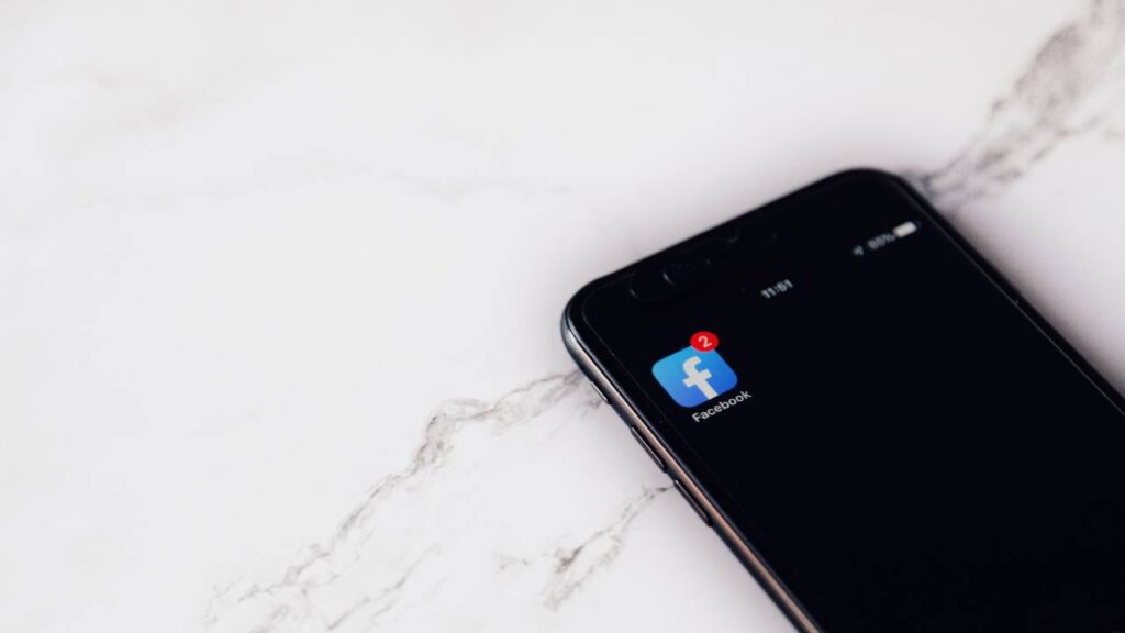 smartphone met facebook app
