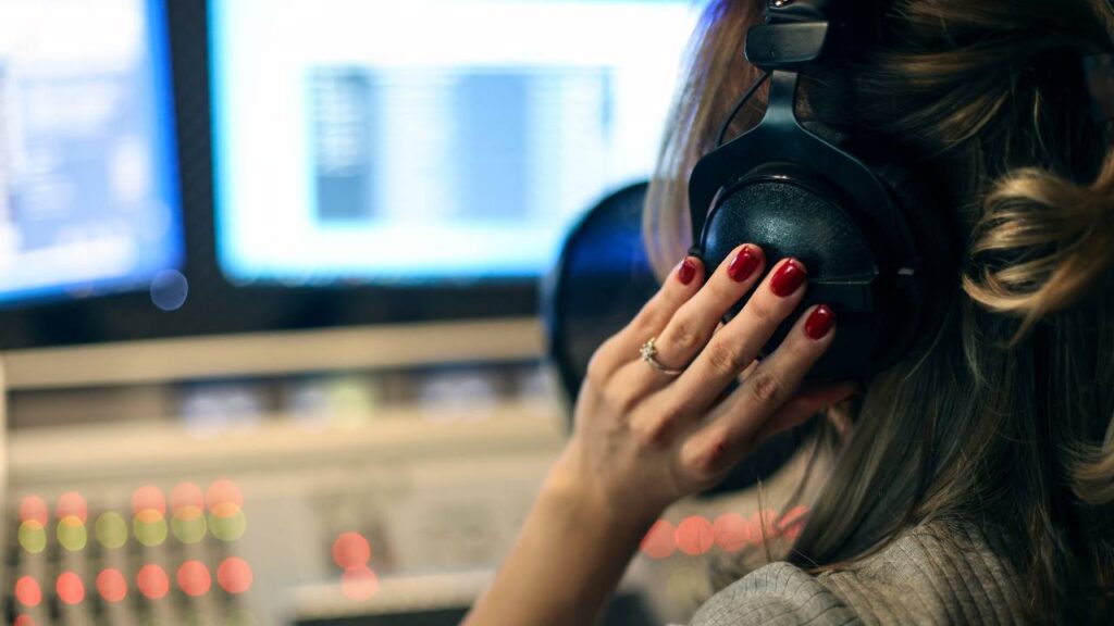 radiomaker aan het werk