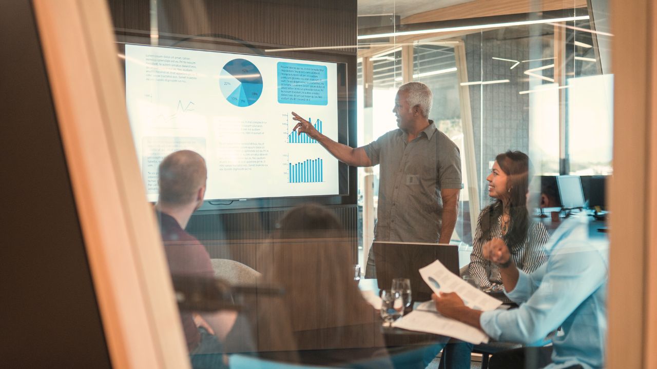 reclamebureau Haarlem vergaderende mensen kantoor