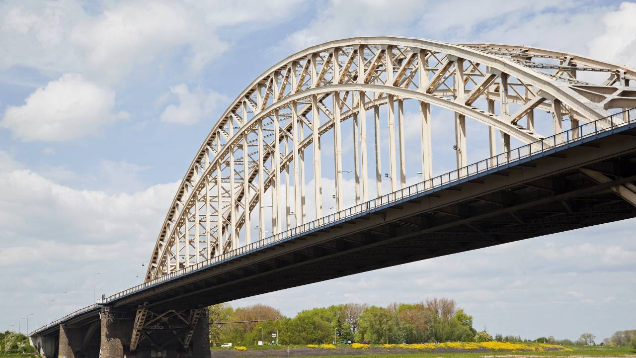 bekende brug in nijmegen